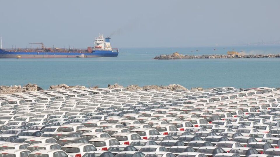 4 bin otomobil sınırı geçemedi!