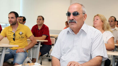 Kırmızı ışıkta beklerken kör oldu