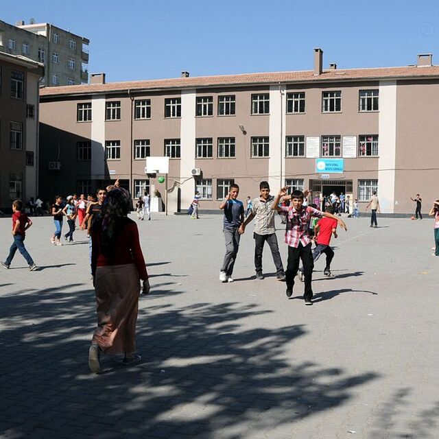 Güneydoğu, "okul boykotu" kararına uymadı