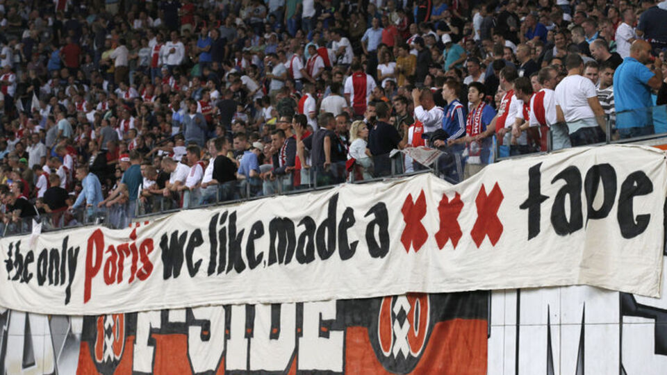 Dev maçta +18'lik pankart