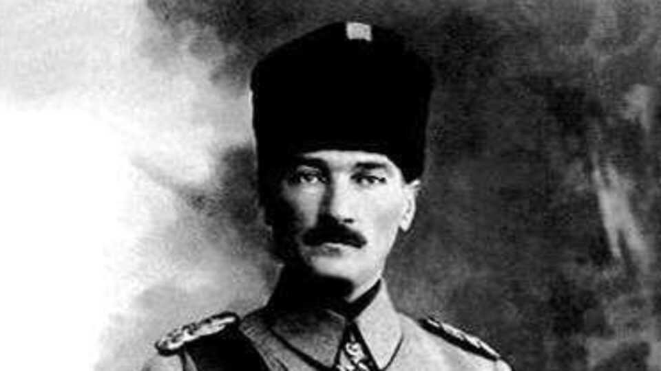 Mustafa Kemal Atatürk'e Mareşal Rütbesi ile Gazi Unvanı Verilmesi