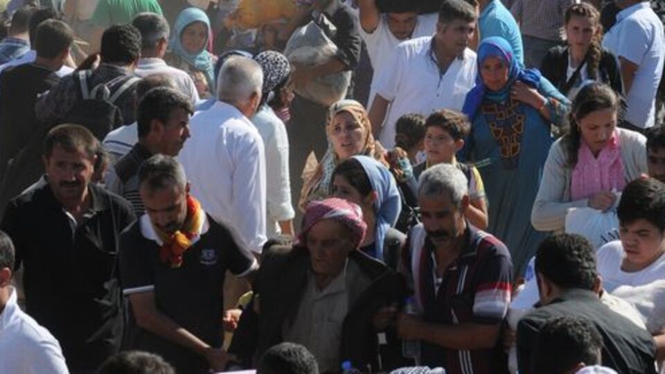 Kobani'den kaçanlar, sınıra akın etti