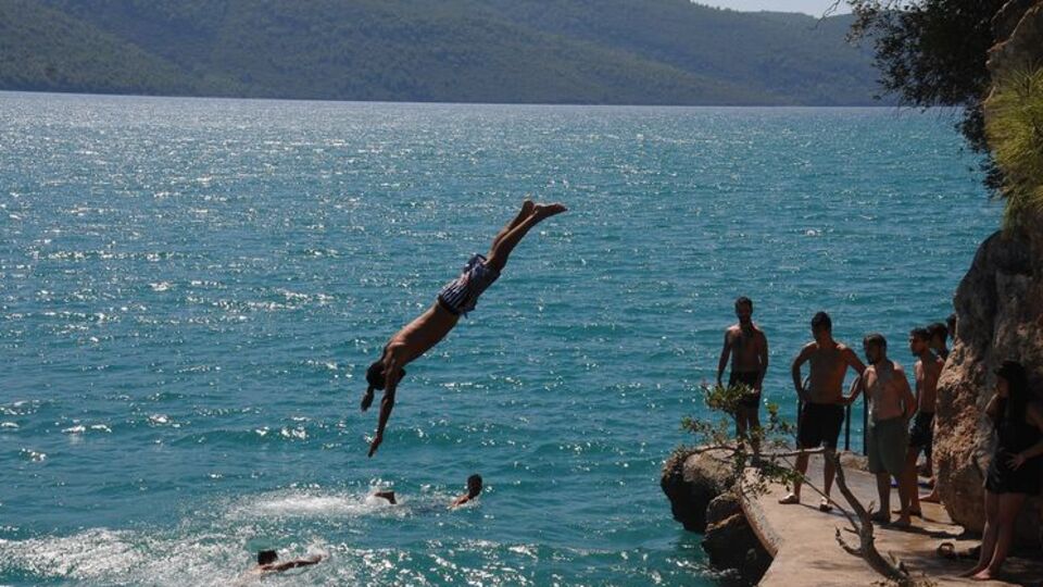 Sıcaktan bunalanlar denize koştu!