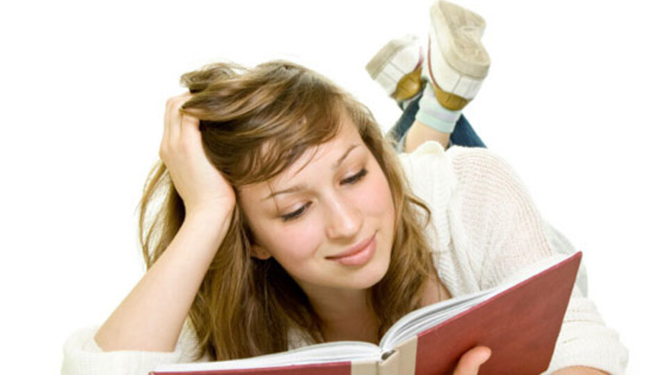 Kitap okumak Alzheimer'ı önlüyor