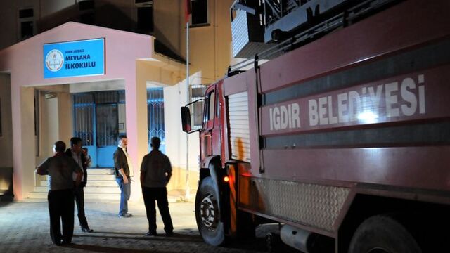 Iğdır'da ilkokula molotofkokteyli saldır
