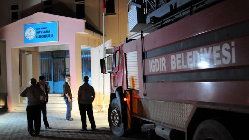 Iğdır'da ilkokula molotofkokteyli saldır