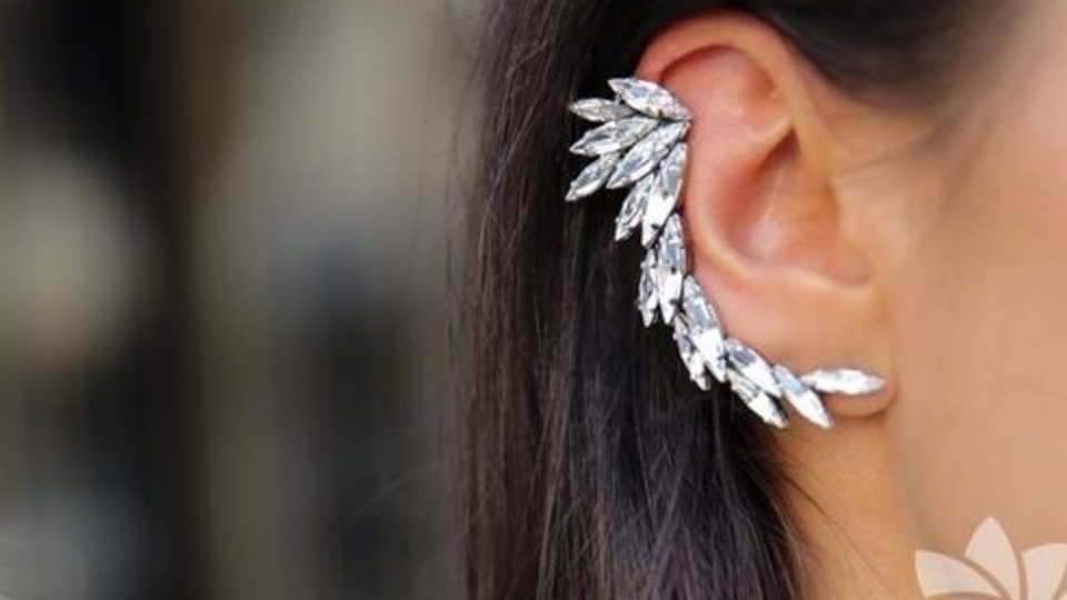 Son moda küpe trendi: Kulak kelepçeleri