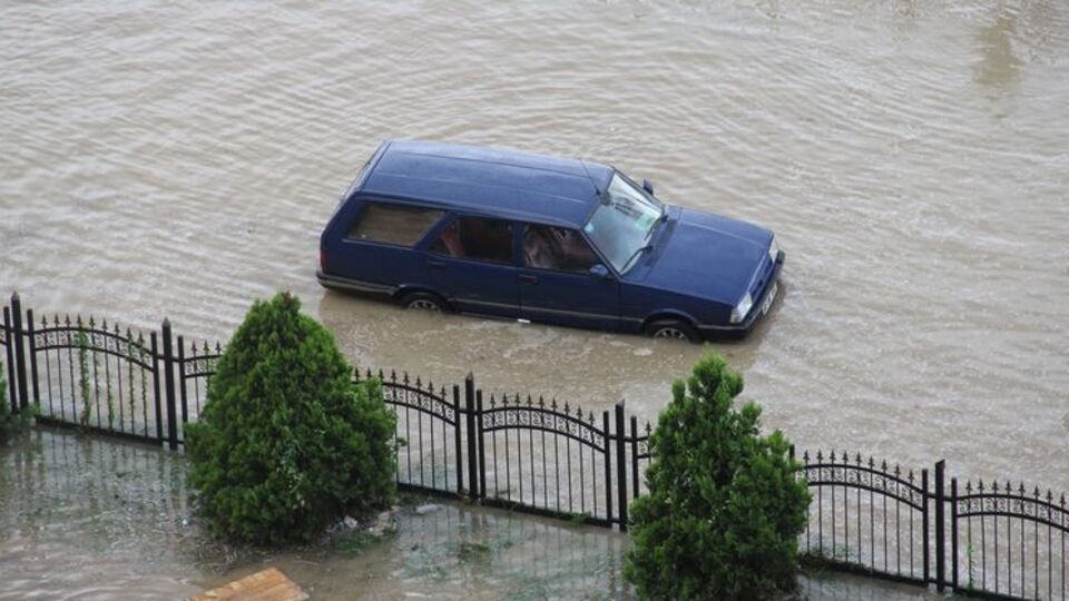 Karadeniz Sahil yoluna fırtına engeli!