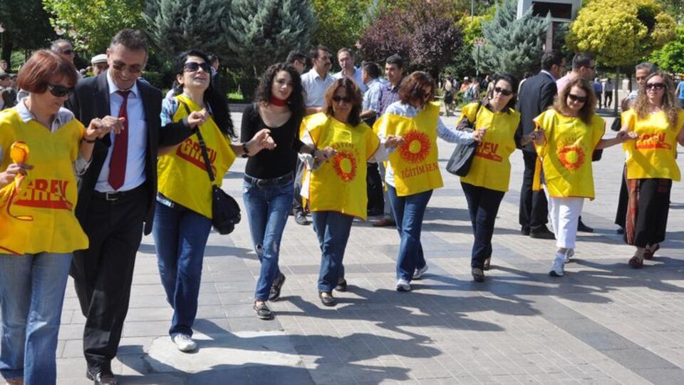Öğretmenler greve gitti