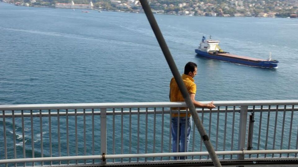 Boğaziçi Köprüsü'nde intihar şovu