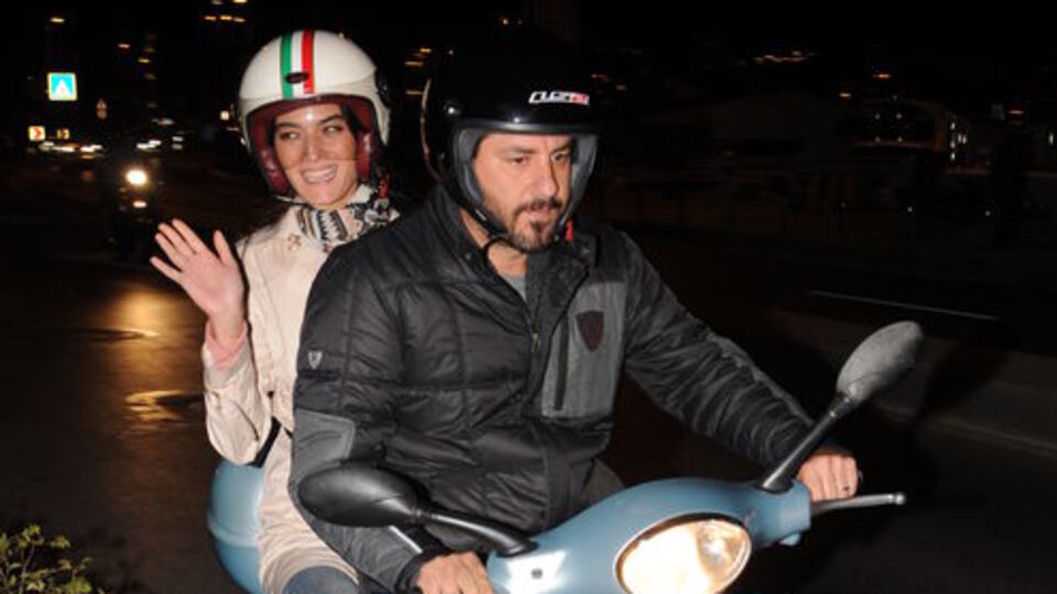 Örnek çiftin romantik yemeği