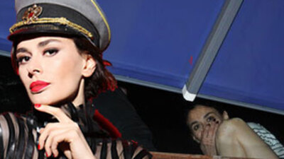 Ünlü şarkıcıdan şok hareket!