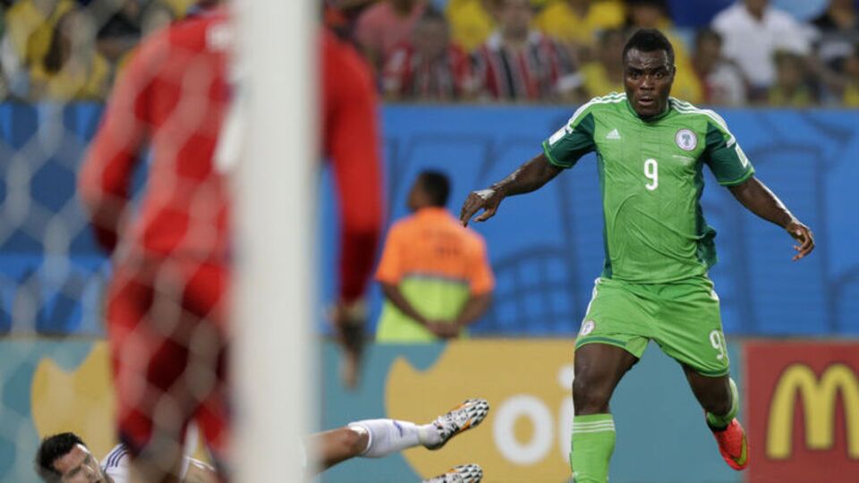 Emenike'ye büyük şok!