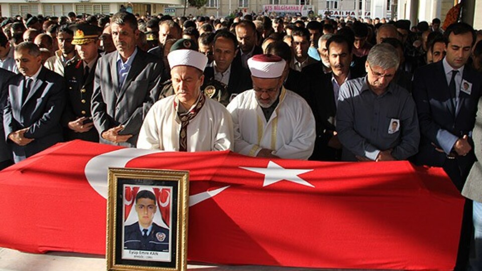 Şehit polis Eyüp Emre Kan son yolculuğuna uğurlandı
