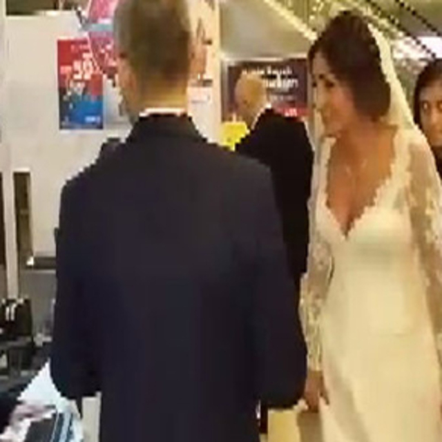Havalimanında gelin-damat şaşkınlığı!