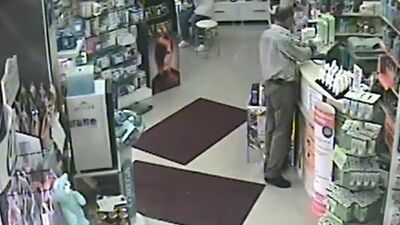 Sadaka vermek için sadaka kutusu çaldı