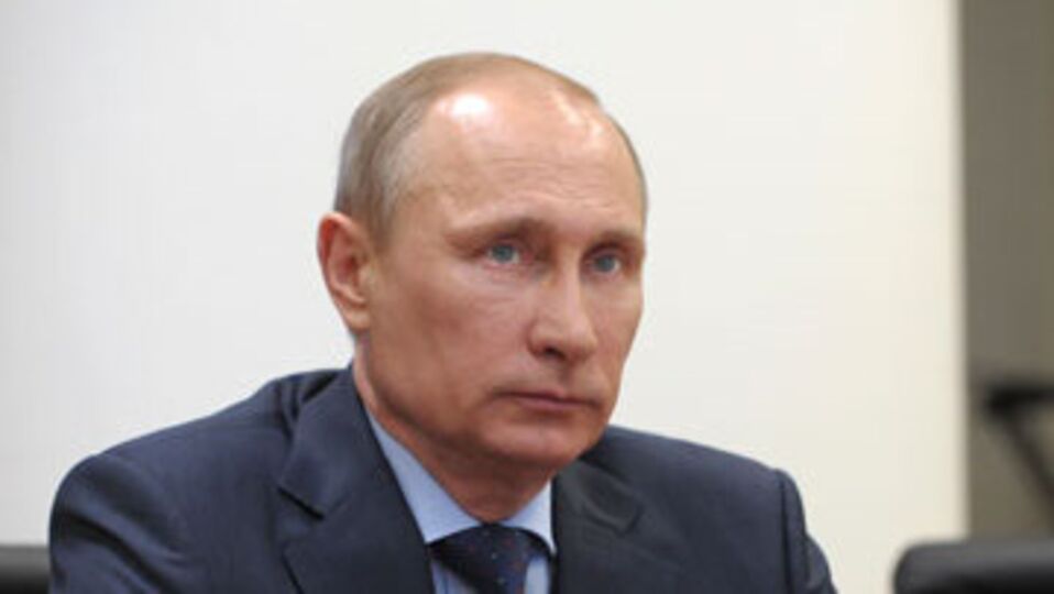 Putin Twitter ve Facebook'u yasakladı