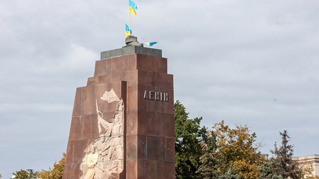 Sökülen Lenin heykeli yeniden yapılacak