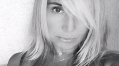 Yonca Evcimik'ten göğüs kanserine tepki!