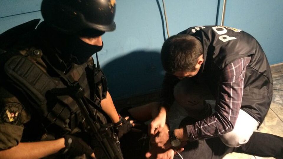 Uyuşturucu operasyonunda yangın çıktı