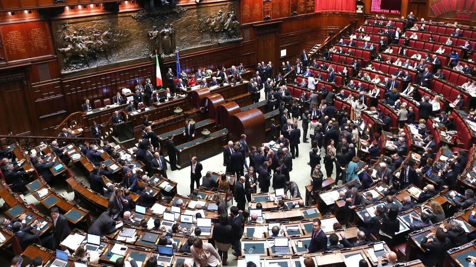 Suriyeli Kürtler parlamento bastı!