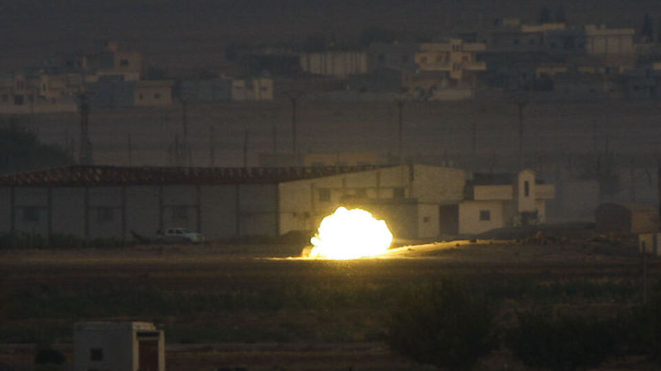 IŞİD Kobani'de ilerliyor, YPG sokak savaşına hazırlanıyor!