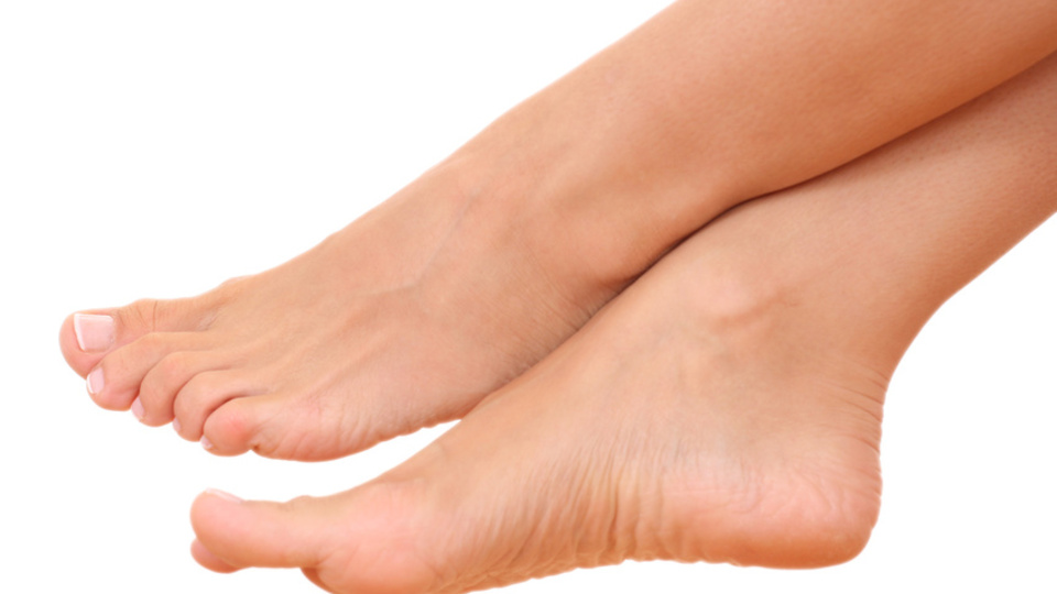 "Kadınlar ayak bileklerini küçülttürüyor"