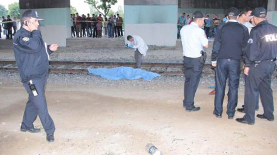 Trenin çarptığı kişi hayatını kaybetti