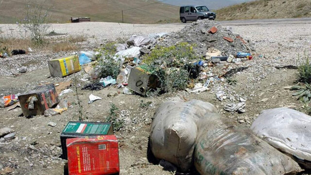 Gömülmeyen sakatatlar tehlike saçıyor