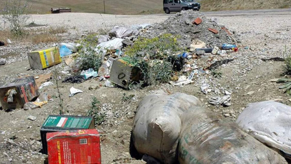 Gömülmeyen sakatatlar tehlike saçıyor