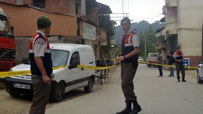 Silahı husumetlisi için çekti, babasını öldürdü!