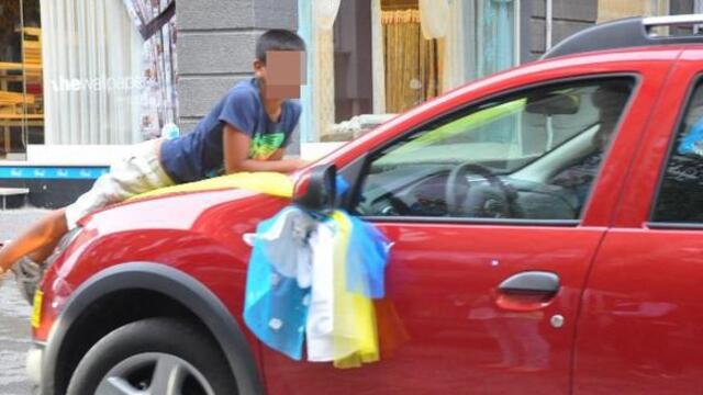 Damadın kullandığı gelin arabası kaza yaptı