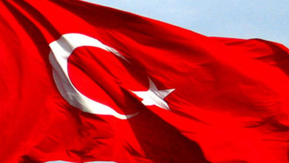 TSK: Bayrak yakıldı, Valilik: Yakılmadı