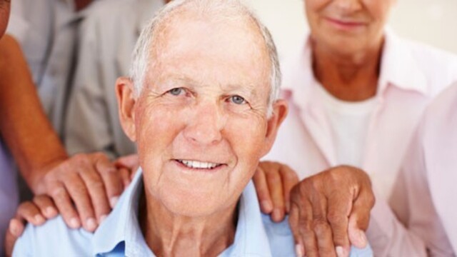 Türkiye'de 400 bin işi Alzheimer'la yaşıyor
