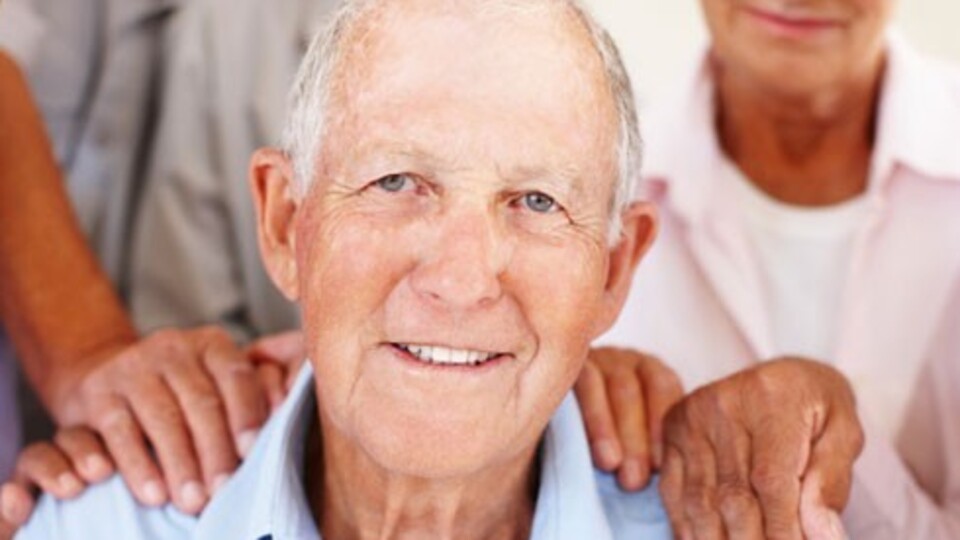 Türkiye'de 400 bin işi Alzheimer'la yaşıyor