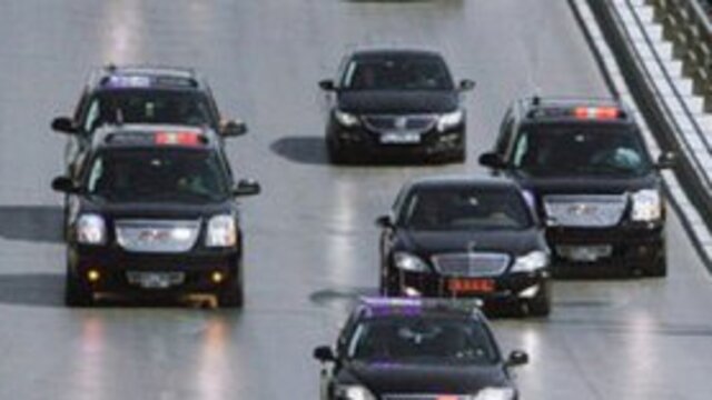 Başbakan'ın konvoyunda kaza