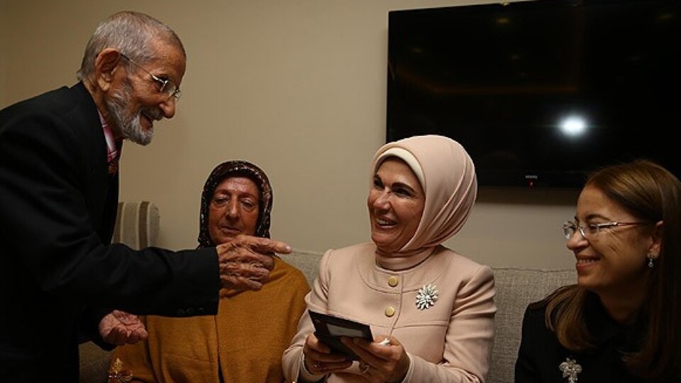 Emine Erdoğan'dan huzurevi ziyareti