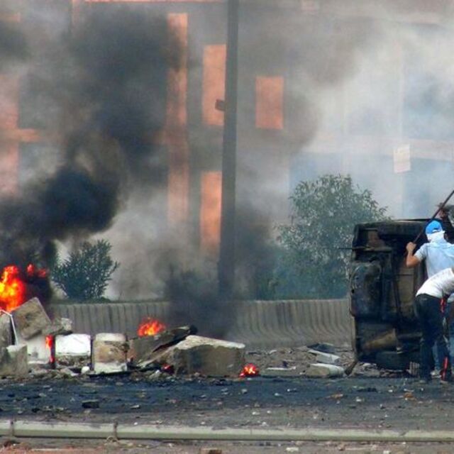 Cizre'de öğrenci yurdu yakıldı