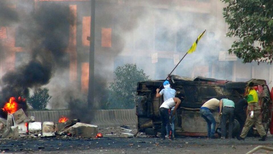 Cizre'de öğrenci yurdu yakıldı