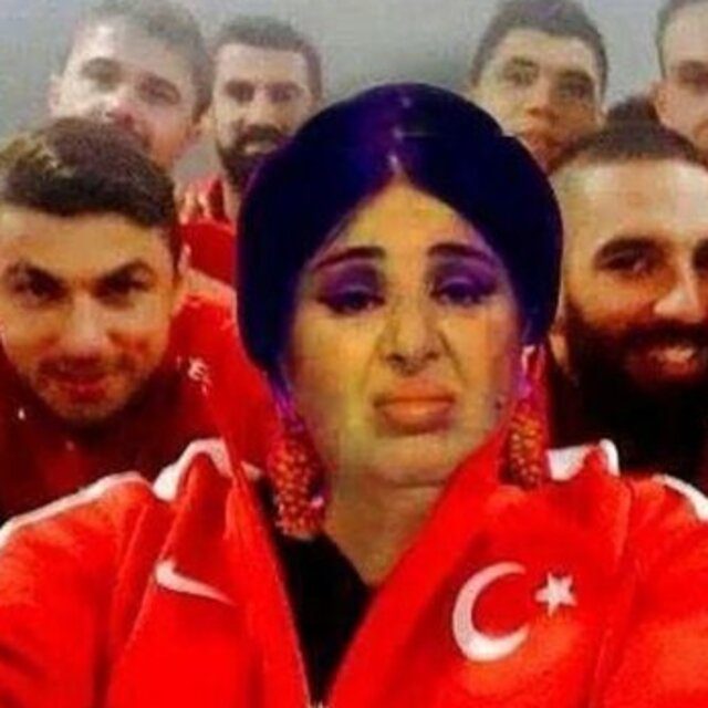 Nur Yerlitaş caps'leri sosyal medyanın yeni fenomeni