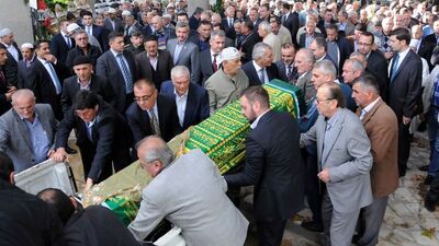 Demirel'in ablası toprağa verildi