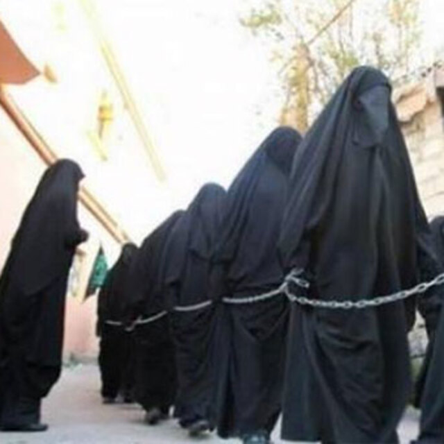 IŞİD kadınları 'şeriata' uygun satıyormuş!
