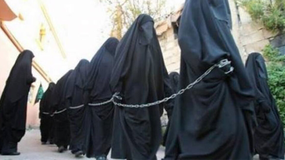 IŞİD kadınları 'şeriata' uygun satıyormuş!