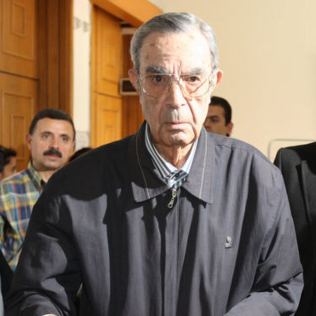 Doğan Güreş hayatını kaybetti