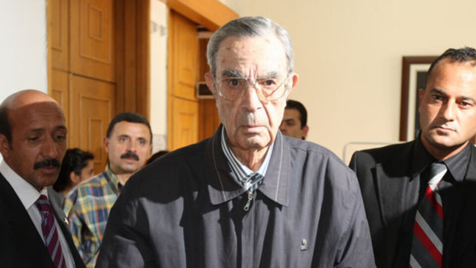 Doğan Güreş hayatını kaybetti