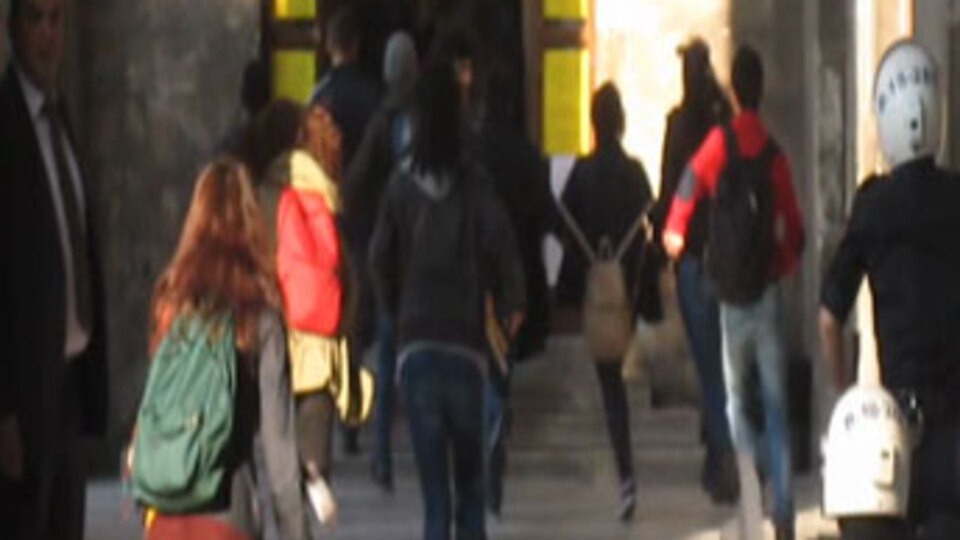 Öğrenciler kaçtı polis kovaldı
