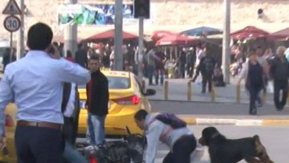 Taksim'de sopalı - köpekli kavga!