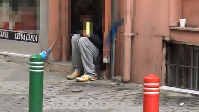 Kadıköy'ün ortasında yürek yakan görüntü