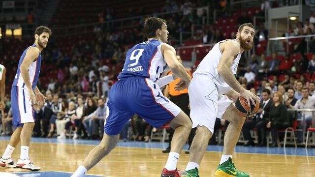 Efes galibiyetle başladı