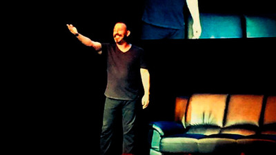 Cem Yılmaz kırdı geçirdi!